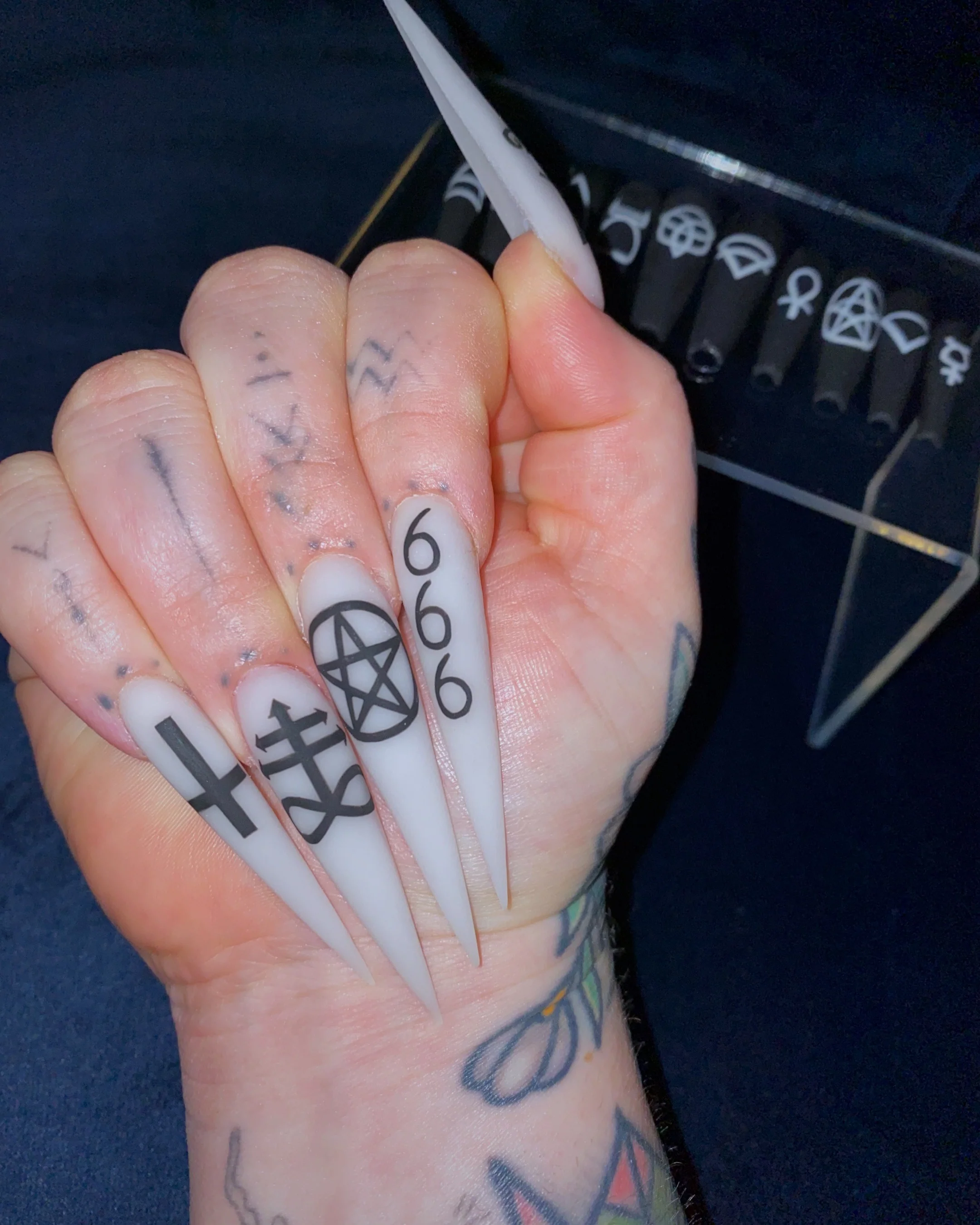 Occult - Nail Gallerys