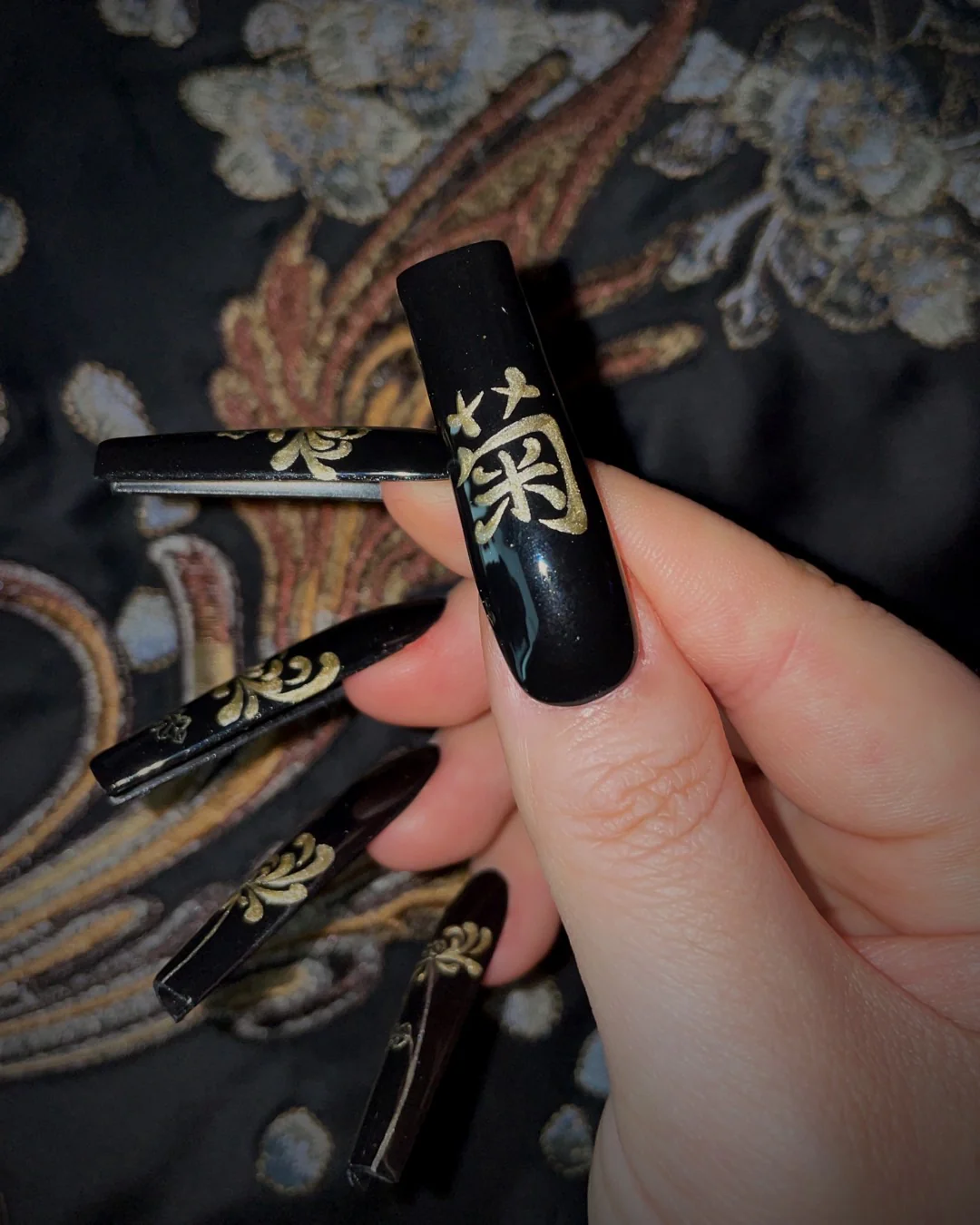 Four Gentlemen: Chrysanthemum - Nail Gallerys