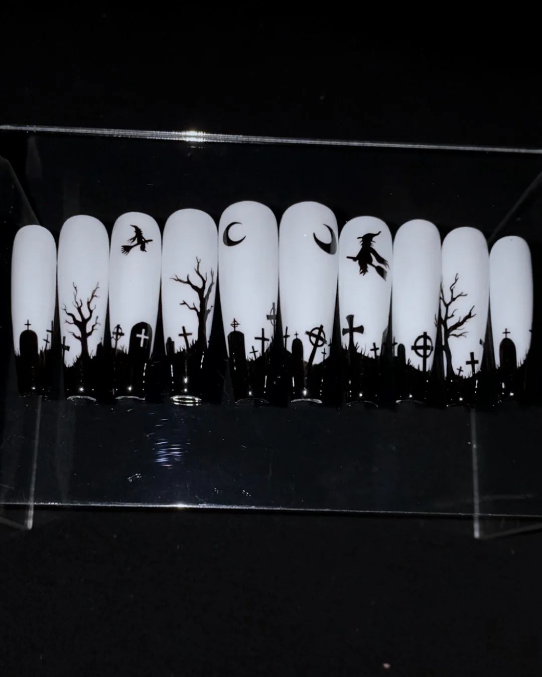 Glowing Graveyards - Nail Gallerys