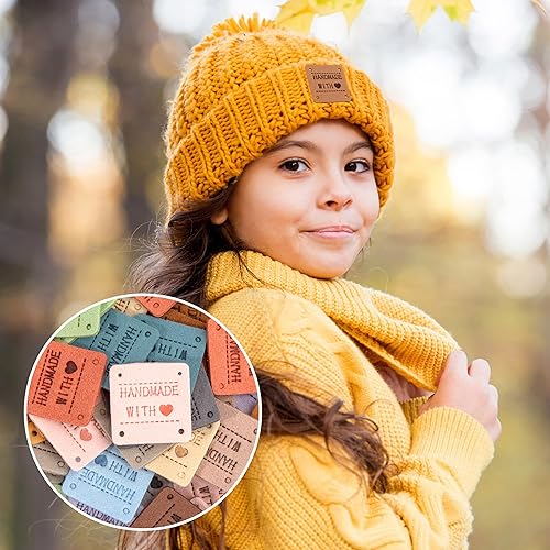 Étiquettes Faites à la Main à Coudre, Lot de 60 Étiquettes en Cuir PU, Étiquettes Relief Fabriquées Main avec Trous, Étiquettes de Couture pour Vêtements, Tricot, Bricolage, 15 Couleurs - Nail Gallerys