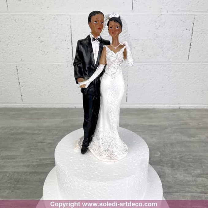 Doge Grand Couple de Mariés Noirs en Résine se Tenant la Main, 20 x 8,5 cm, Figurines métisse de Couleur pièce montée et Mariage - Nail Gallerys