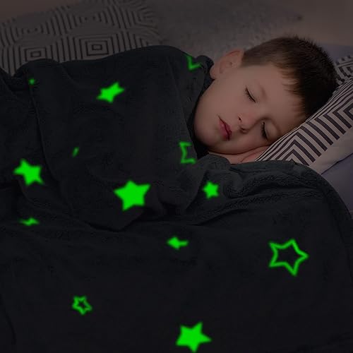 URBANBRIDGE Couverture phosphorescente 130 x 170 cm - Polaire en Peluche Super Douce - Décorée d'étoiles et d'étoiles Brillantes pour Les Enfants, Les Femmes, Les Adolescents, Les Tout-Petits - Nail Gallerys