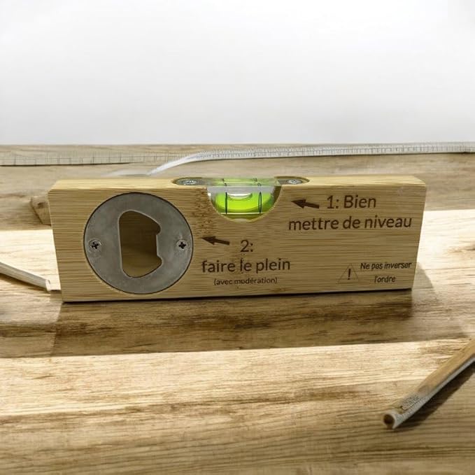 Niveau à bulle, décapsuleur en bambou gravé 'Mode d'emploi au dos', 15x4,5cm, idée cadeau homme, cadeau noël, cadeau fête, cadeau anniversaire, bricoleur, bricolage, humour - Nail Gallerys