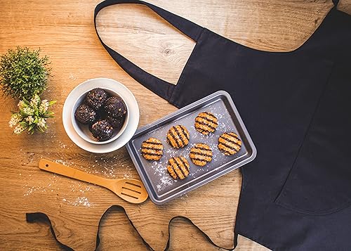 Clay Roberts Tablier de Cuisine, Bleu, Tablier Femme/Tablier Homme, 2 Poches Frontales, Lavable à la Machine, Adapté aux Usages Domestiques et Professionels - Nail Gallerys