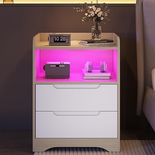 Brinlawb Table de Chevet Lot de 2 avec Lumières LED et Multiprise (2 Prises CA, 2 Ports USB) Table de Nuit Lot de 2 avec 1 Compartiment Ouvert et 2 Tiroirs pour Salon, Chambre, Bureau, Chêne Clair - Nail Gallerys