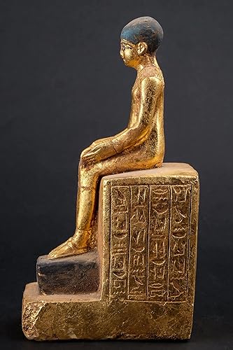 Statue d'art égyptien assise statue d'Imhotep tenant un rouleau de papyrus ouvert en pierre lourde feuille d'or peinte à la main fabriquée en Égypte. - Nail Gallerys