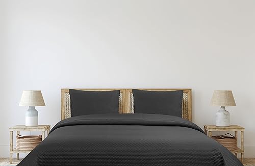 Autrefois Dessus de lit ô Marron Camel - Couvre lit matelassé Doux et léger - Boutis uni 240x260 cm - 2 Places avec Deux taies 65x65cm- Motifs Ronds - Couverture Microfibre (Camel) - Nail Gallerys