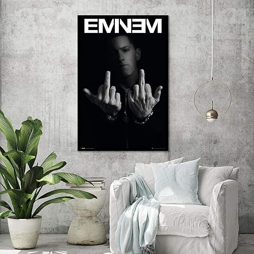 Close Up Poster Eminem Finger MMLP2 (61cm x 91,5cm) + Un Poster Surprise en Cadeau! - Nail Gallerys
