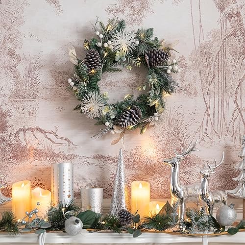 Valery Madelyn 46 cm Couronne de Noël Artificielle pour la Porte d'Entrée avec Pomme de Pin et des Boules de Noël, Couronne Artificielle avec des lumières LED et Fonction de minuterie pour Noël - Nail Gallerys