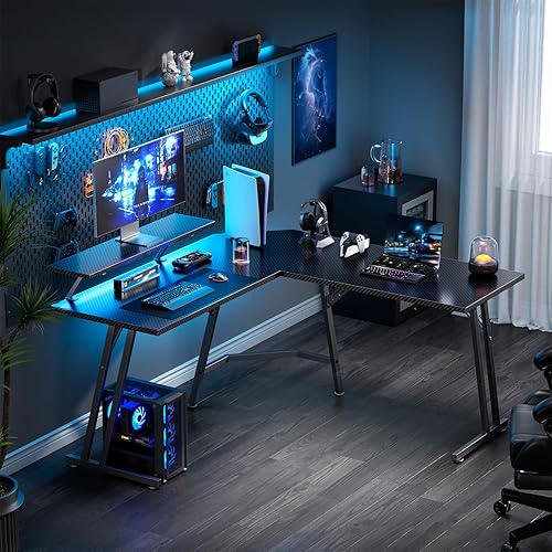 HLFURNIEU LED Bureau Gaming d'angle 130 x 130 cm, Bureau Gamer Ergonomique en Forme de L, Table Gaming avec Support de Moniteur, Surface en Fibre de Carbone, Facile à Sssembler, Noir - Nail Gallerys