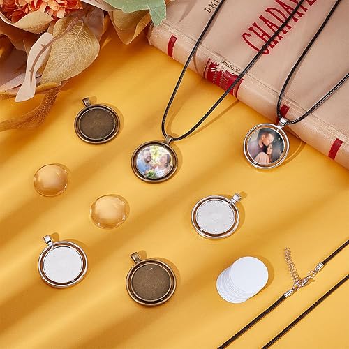 UNICRAFTALE 6 Ensemble Pendentifs à Strass Par Sublimation Comprenant 2 couleur plateaux à Pendentifs Ronds Double Face 12 cabochons en Verre et 12 cordons pour Colliers pour la Fabrication de Bijoux - Nail Gallerys