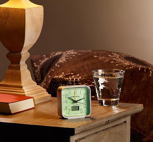 Réveil à quartz phosphorescent avec thermomètre digital [Pearl] - Nail Gallerys