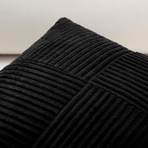 Sungeek Lot de 2 housses de coussin décoratif, taies d'oreiller décoratives en velours côtelé doux, texturé avec motif de croix et patchwork uni, pour canapé, lit, terrasse, 40 x 60 cm, rouge foncé - Nail Gallerys