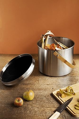 PEBBLY - Seau à Compost d'Intérieur en Inox et Anse en Bambou - 7 litres - Ø 22 x 25 cm - Filtre Anti-Odeur en Charbon inclus, Seau Élégant, Durable, Léger et Résistant, Sans Risque de Fuite - Nail Gallerys