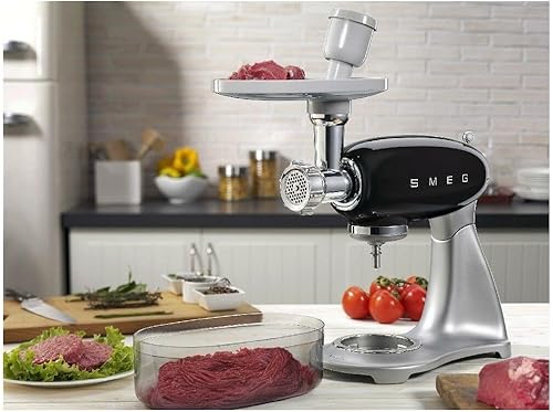 Smeg, Hachoir SMMG01 pour Robot sur socle Aluminium, 3 Filières Disques Inox, Accessoires pour Saucisses et Kebbe, Compatible avec le Robot Smeg SMF01/02/03/13, 1,8 kg - Nail Gallerys