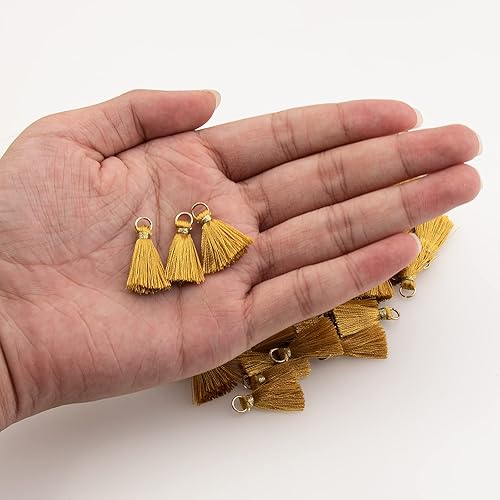 VAPKER Lot de 100 mini pompons dorés faits à la main avec anneau ouvert doré pour boucles d'oreilles, bijoux, colliers, accessoires de bricolage - 2 cm - Nail Gallerys