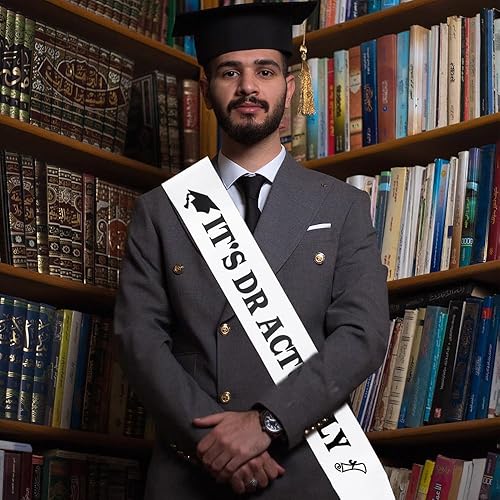 Écharpe blanche en satin « It's Dr Actually » pour cérémonie de remise de diplôme 2025 - Accessoires de fête - Nail Gallerys