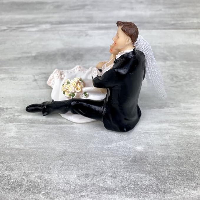 HOBI Couple de mariés Assis et enlacés, Haut. 9 cm, Figurines pour pièce montée Mariage - Nail Gallerys