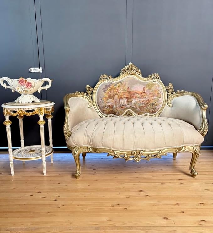 CasAmin Home & Living Canapé salon de style baroque français en velours beige au motif maison de campagne et aspect conte de fées pour la décoration de la maison et la présentation d'événements - Nail Gallerys