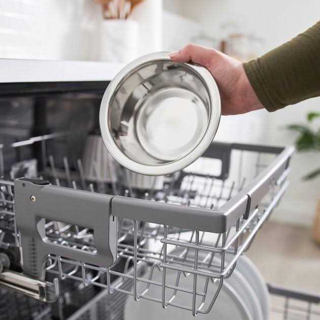 Frisco Wooden Bars Dog & Cat Double Bowl Diner - Nail Gallerys