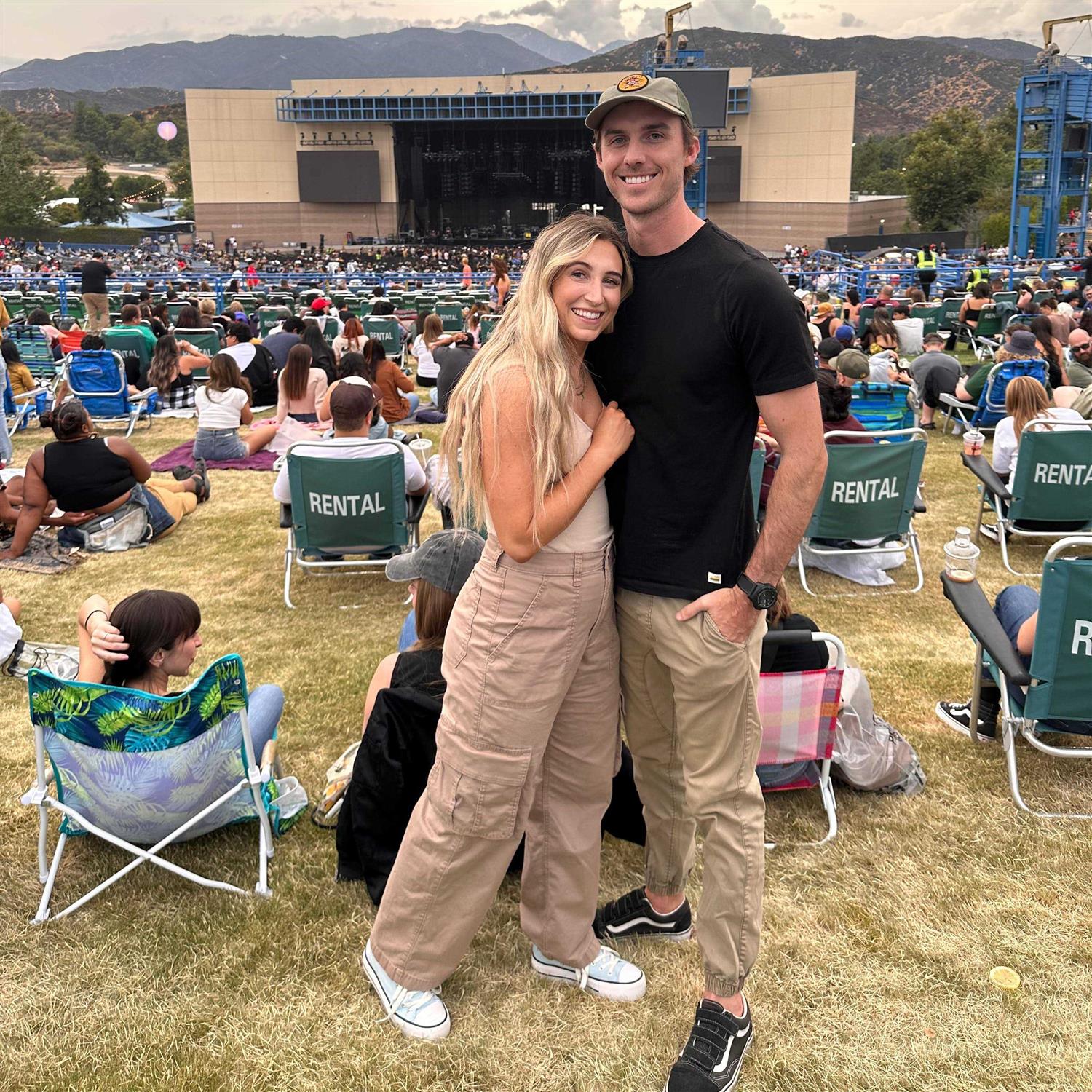 Pet Lodge Double Door Plastic Crate - Nail Gallerys