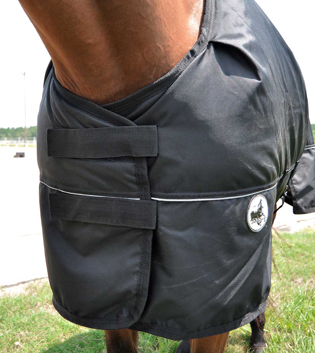 Supreme Plus 1680 Denier Heavy Weight Horse Turnout Blanket, 360 gram fill, Blk/Blk - Nail Gallerys