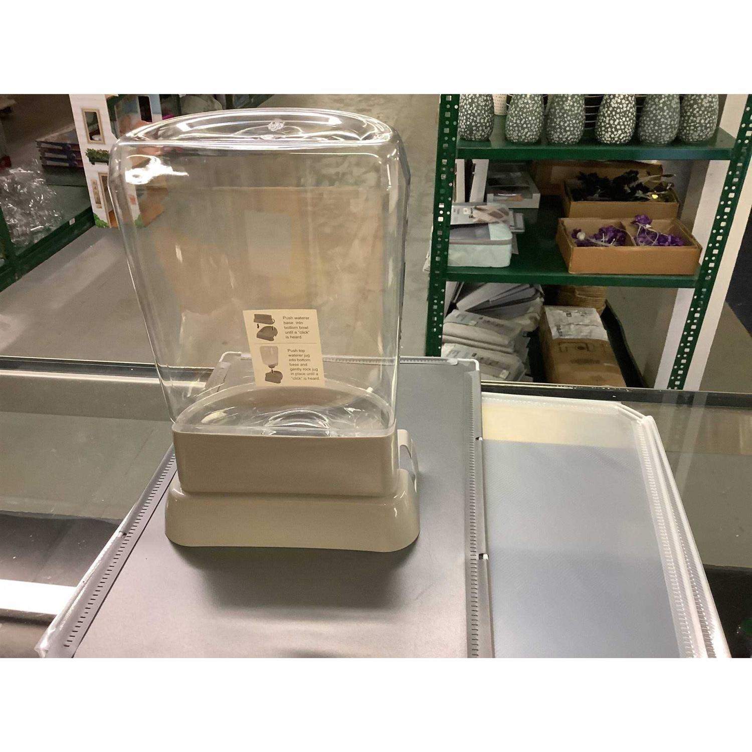 Boots & Barkley Gravity Cat Dog Waterer - Nail Gallerys