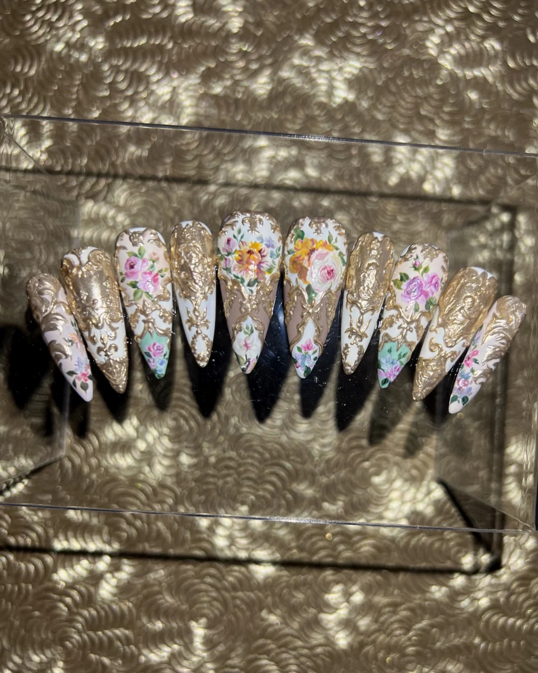 Gilded Glamour - Nail Gallerys