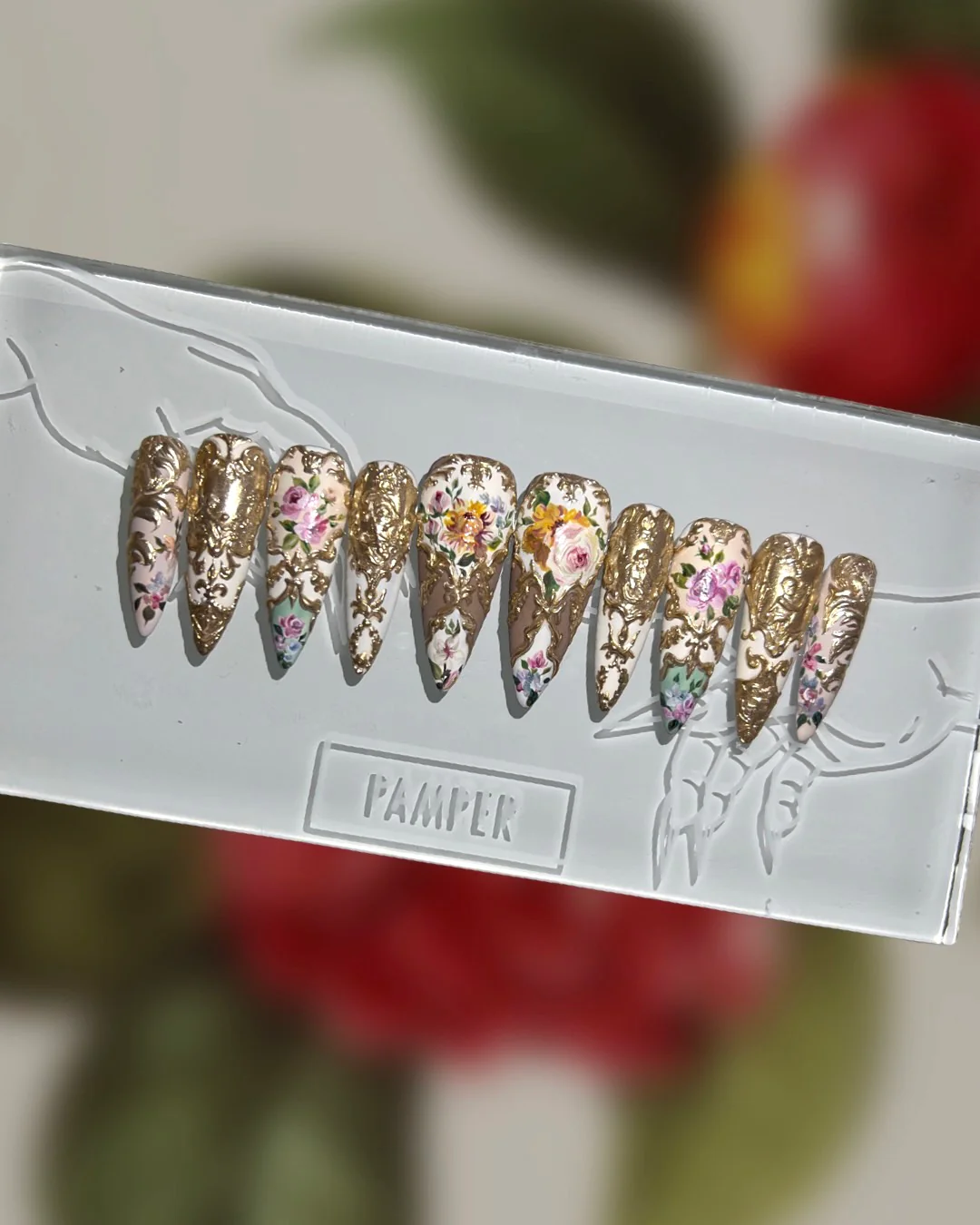 Gilded Glamour - Nail Gallerys