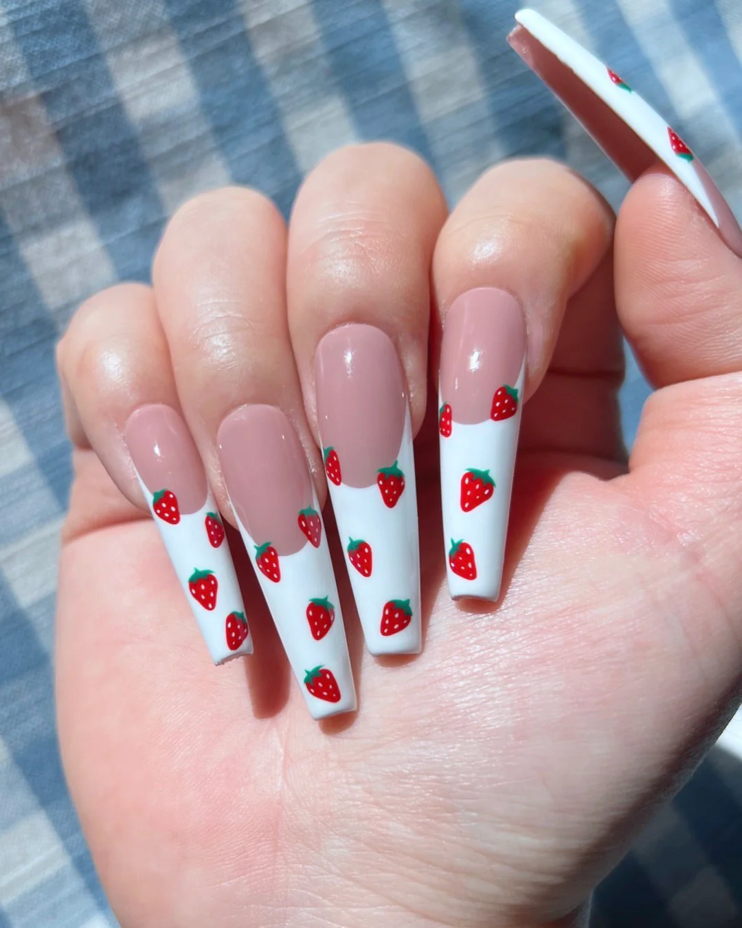 Les Fraises Fran?aise - Nail Gallerys
