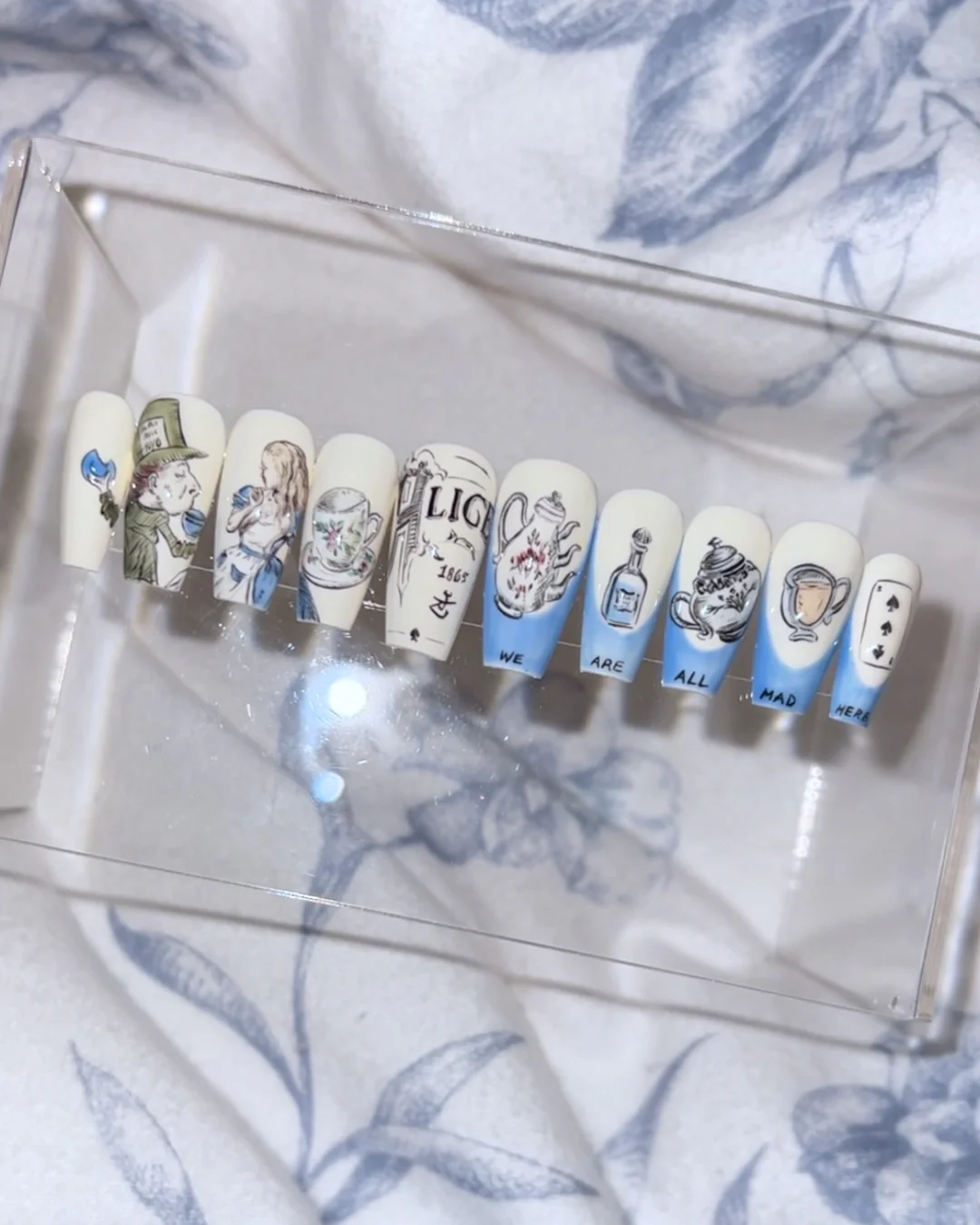 Vintage Alice - Nail Gallerys