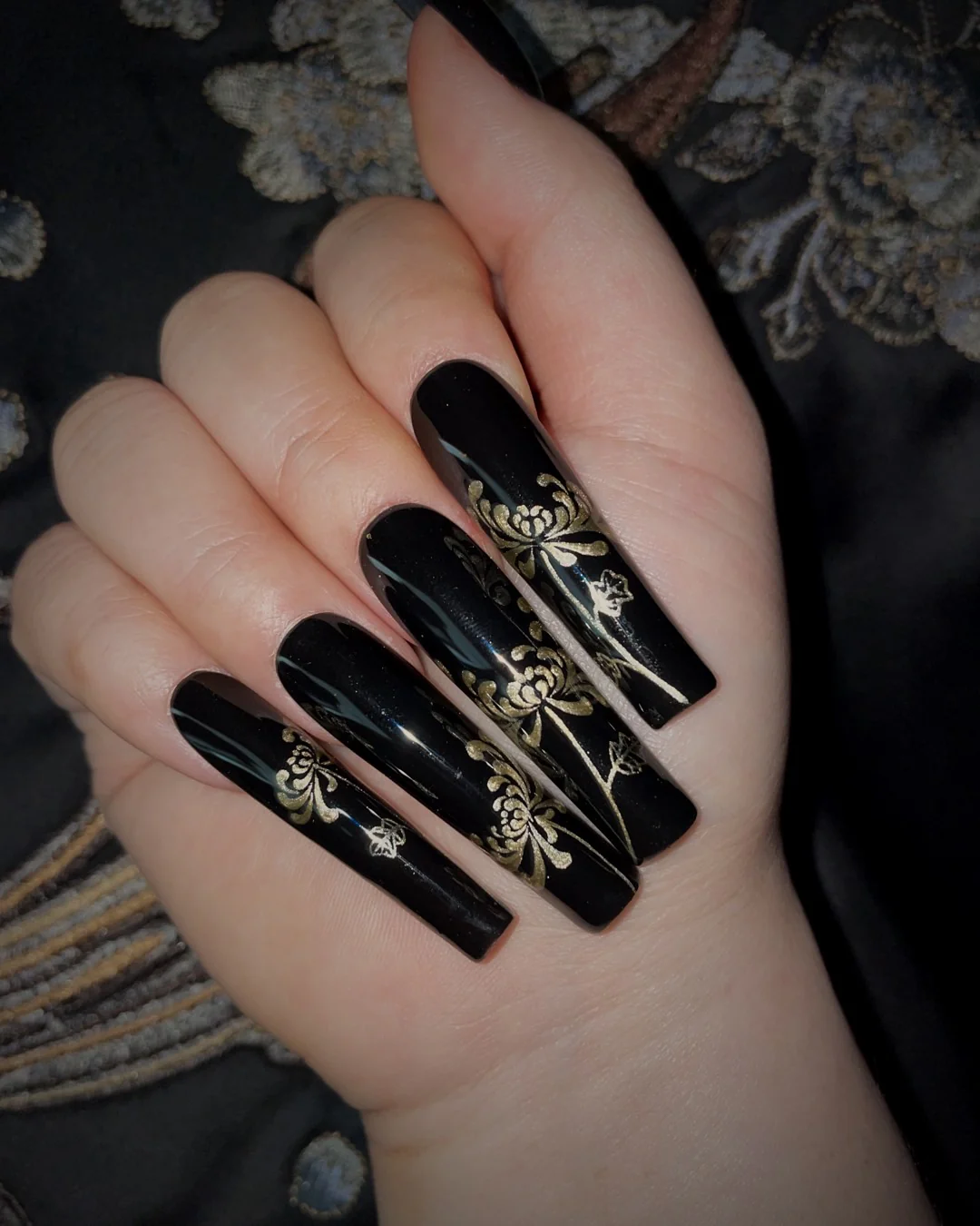 Four Gentlemen: Chrysanthemum - Nail Gallerys