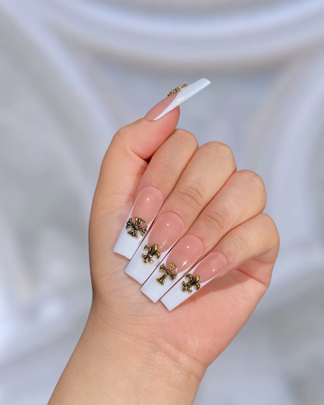 Gothic: Ivory - Nail Gallerys