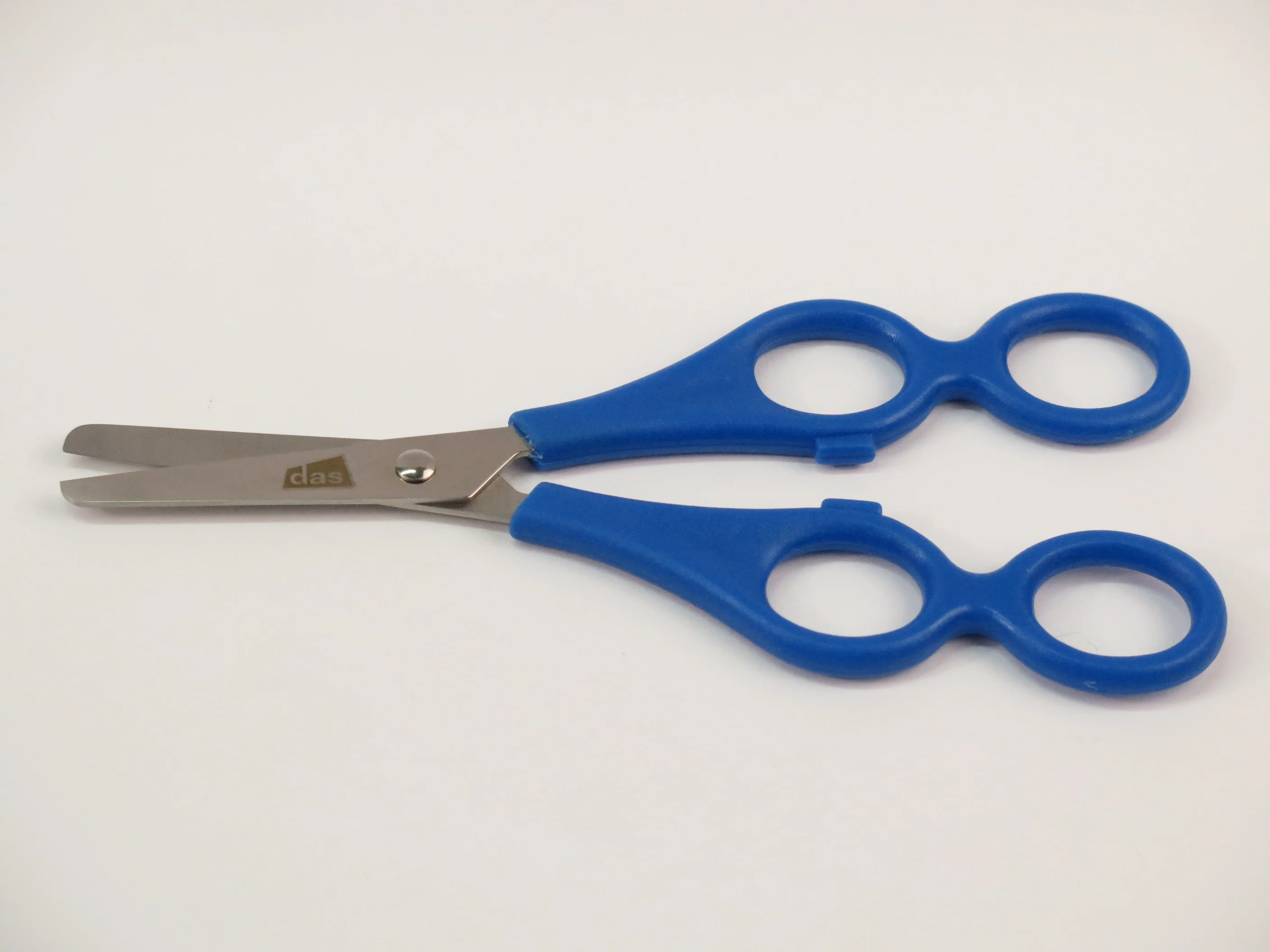 Das 6 Teaching How To Use Scissors 3/4