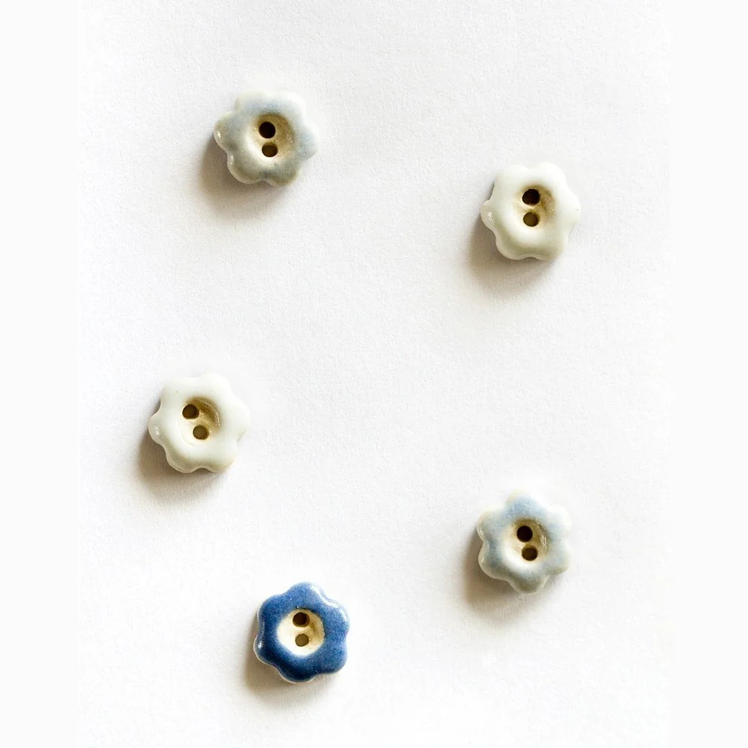 Incomparable Buttons - Small Flowers - Card of 5 - Nail Gallerys