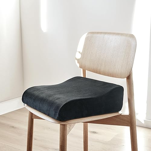 WELLTEX Coussin biseauté noir | Rehausseur pratique pour personnes âgées ou rehausseur de chaise pour enfants | Housse lavable et amovible | Dessous antidérapant | Fermeture éclair | 40 x 40 x 13-8 cm - Nail Gallerys