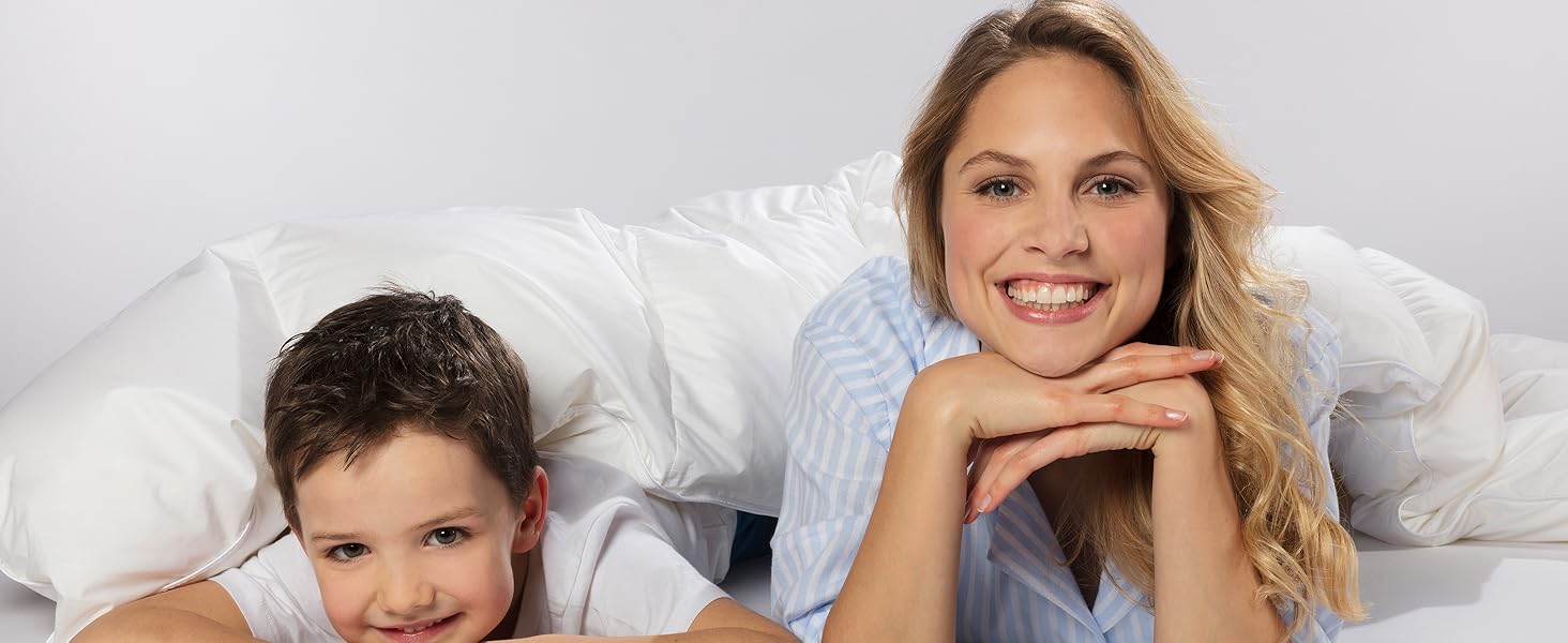 Un enfant et un adulte avec couette de Koru Style et Kids