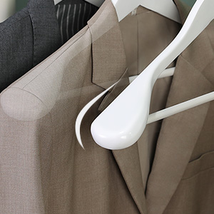 Épaules extra larges