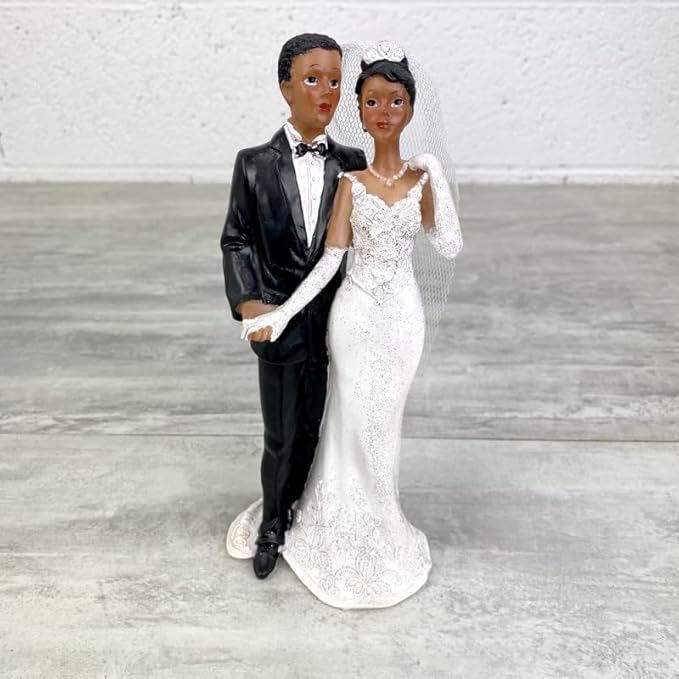 Doge Grand Couple de Mariés Noirs en Résine se Tenant la Main, 20 x 8,5 cm, Figurines métisse de Couleur pièce montée et Mariage - Nail Gallerys