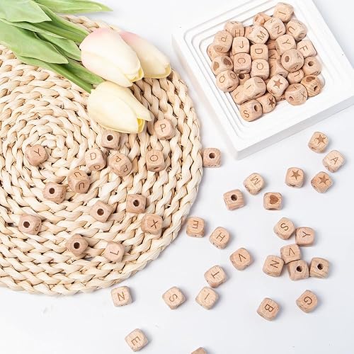 Keboyoe 116 Pièces Perles Alphabet en Bois Naturel 12 mm Perles en Bois Lettres Alphabet A à Z Perles Lettres en Bois Carré pour Bracelet, Artisanales de Bricolage (avec Sac de Rangement) - Nail Gallerys