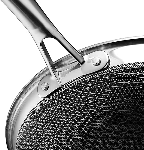 HexClad Poêle à frire hybride en acier inoxydable de 10 pouces avec poignée Restez Cool - Sans PFOA, passe au lave-vaisselle et au four, antiadhésive, fonctionne avec une table de cuisson à induction - Nail Gallerys