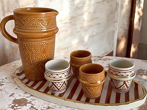 Luxe Marocain : Ensemble Cruche, 4 Verres, Plateau – Argile Blanche, Or 12 Carats, 38x18 cm – Table Élégante (Terre de Sable) - Nail Gallerys