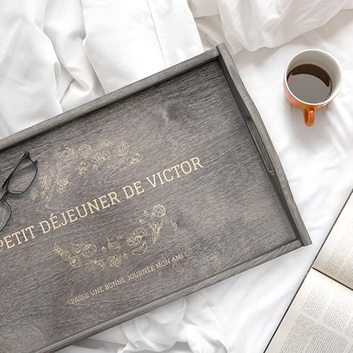 Maverton Table Pliante personnalisée de lit - Tablette au Petit déjeuner - Table en Bois de pin pour Lui - Cadeau d’Anniversaire pour Lui - Support d’Ordinateur - Journée - Nail Gallerys